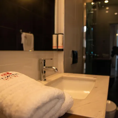 Vh Belmond And Restaurant Hotel 4*
